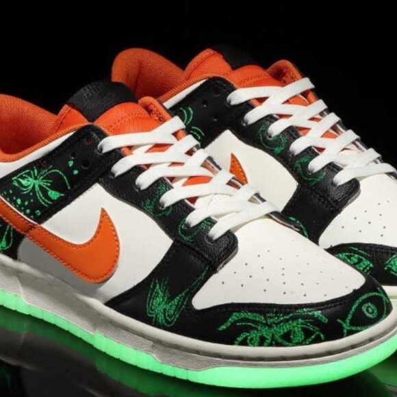 New! Nike Dunk Low PRM Halloween Glow in Dark 7Y/8.5W - Picture 1 of 6